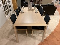 Set: eetkamertafel + 6 stoelen Set: eetkamertafel + 6 stoelen